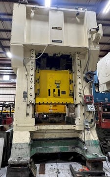 800 Ton, Minster #E2-800-60-4, 18" stroke, 36" Shut Height, 6" adjustment, 28 SPM, rebuilt