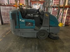 Tennant #S30, Ride-On Scrubber & Sweeper, 62.5"/80" path, 14 cu.ft. hopper capacity