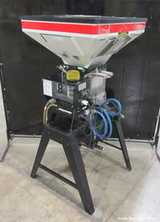 Maguire Products Weigh Scale Model WSB-140 Blender. Maximum throughput 330-450 pounds an hour, WSB-140