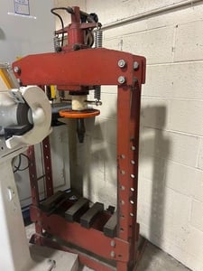 15 Ton, Jet, hydraulic press, 24-3/4" x 7-1/2" work area