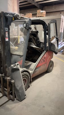 7000 lb. Linde #H35D, Sit-down forklift for parts, 216" max lift, diesel, solid tire, 2018, AS-IS
