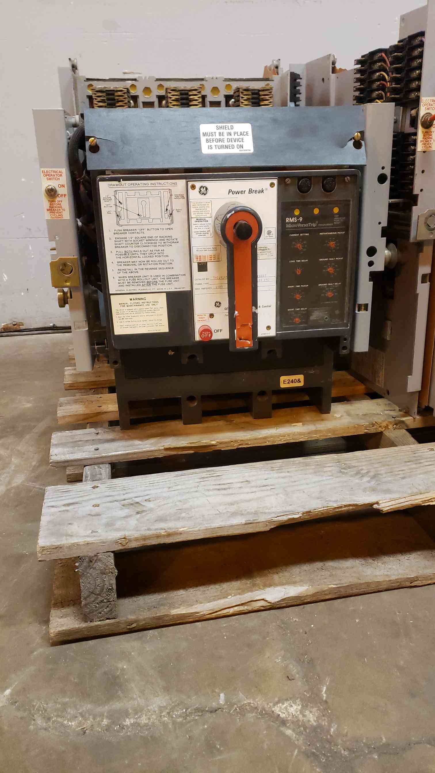 1600 Amps, General Electric Power Break, THC1616TTE1C, Breaker, 120 VAC
