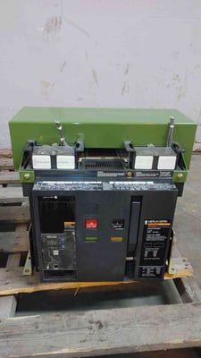 1600 Amps, Merlin Gerin, Masterpact #MP16-H2, Breaker, 3 Pole, 600 V.\