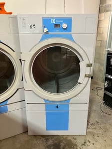 67 Lb. Electrolux #T5550, Natural Gas Heated Dryer, 112700 BTU/hr., 1.5 kW, 120 V, 2012
