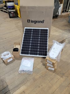 Legrand XSOLARCS, Portable Outdoor Solar Charging Kit 6 USB Ports 3.1 AMPS