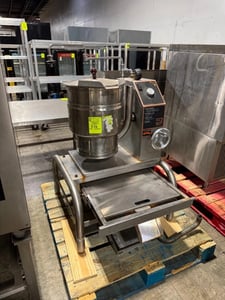 5 gallon Groen #TBBC-20C, 20 qt., 208V-3PH electric, crnk wheel tilting steam kettle on Stainless Steel stand