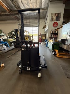 2000 lb. Dayton #5RRZ4, Straddle Stacker, Powered-lift/manual-push, 63" lift