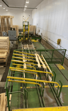 Universal In-line Pallet Nailer With Stacker