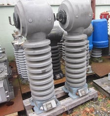 69 kV GE SUPER BRUTE CT' S, 100/200:5, 69000 V, JKW-350, 759X30G10, UNUSED