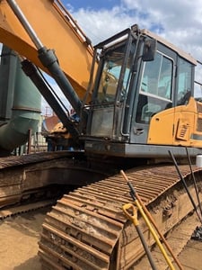 Hyundai #HX380L, excavator equipped with Kinshofer shear, non-rotating, 2018