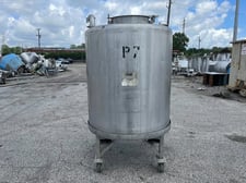 300 gallon Portable Stainless Steel Tank, Flat Top w/Dish Bottom, 2500 lb. capacity, 3" Top Nozzle, 3" Center