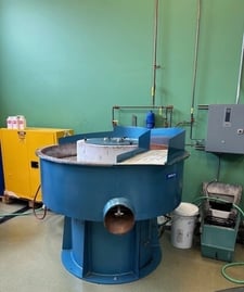 14 cu.ft. Sweco #FM-14LR, bowl type vibratory finisher, 68" bowl, internal parts seperator, 1984