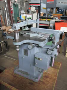 1/16"- 1-1/2" Davis #5, keyseater broach machine, 18-3/4" throat, 30-1/4" x 31" table, 4-1/2" stroke, 48 SPM