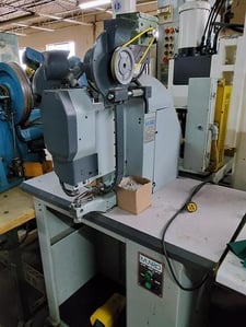 Model 20-F Munro, eyeletter, 110 V., 1999