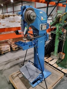 Model 500 National, eyeletter, palm pedal, 110 V.