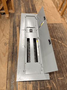 400 Amp. General Electric, AEF3424BT, Panelboard, 480/277 Volts 3PH 4W Indoor Encl 42 Cir TJJ436400 MCB P021