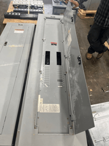 400 Amp. General Electric, AEF3424MBX, Panelboard, 480/277 Volts 4W 3PH Indoor Encl 42Cir SFHA36AT0250 MLO