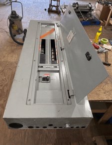 400 Amp. Siemens SEE42ML400ATS, Panelboard, 480/277 Volts 3PH 4W 42Cir MCB Indoor Encl P662