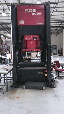 200 Ton, Amada #SDE-2025, Servo Press, w/CNC Control, 49.2" x 33.1" Table, 9.8" Stroke length, 33.5" x 24.8"