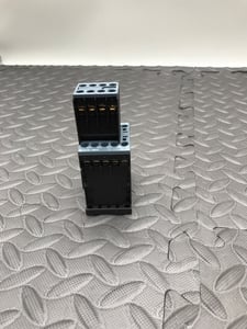 SIEMENS 3RT2016-' 1BB41 Contactor w/ 3RH2911-' 1FA22 Aux Switch Block USED