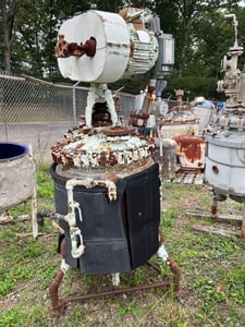 20 gallon Pfaudler, Glass Lined Reactor, 25 psi @ 350°F Internal, 105 psi @ 350°F Jacket, On Legs, 1958