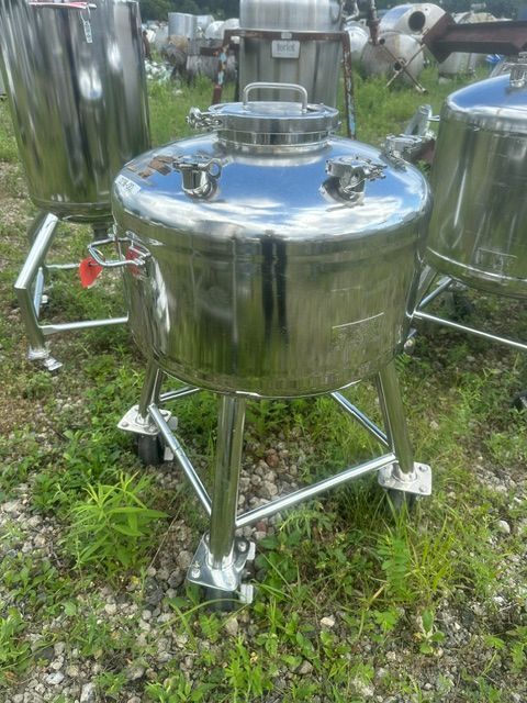 90 gallon Alloy Products, Stainless Steel Vertical Tank, 24" diameter x 12' Straight Side, 75 psi @ 300°F