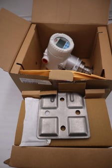 New in box abb 2600t 226gsh.v.k.b.n.a.1.l5.b7.n2 transmitter stock g688