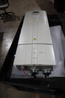 Abb ach550-uh-125a-4 ac drive 550 series 3 phase 380-480 v ac stock s686