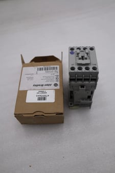 New Allen-Bradley bradley 700-cf310zj ser. a 24vdc 20a contactor auxiliar stock h213a