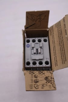 New Allen-Bradley bradley 700-cf310zj ser. a 24vdc 20a contactor auxiliar stock h681a