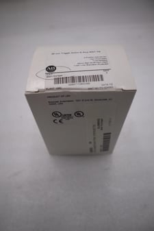 New in box Allen-Bradley bradley 800t-tfxt6af ser a e-stop 800t stock g601a
