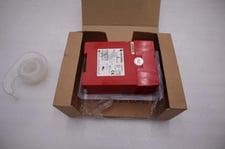 Allen-Bradley bradley 440r-p23071 ser. b 24vdc 3a (br/wh) new in box stock h469