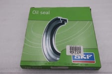 NEW IN BOX 41185 - CR Seals STOCK 5667A