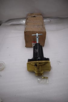 NEW OPEN BOX Norgren 11-009-081 Brass Water Pressure T Handle Regulator H1028