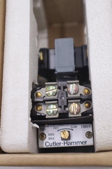 New in box Cutler-Hammer hammer 480vac coil pneumatic timer d80ne1c stock 4548