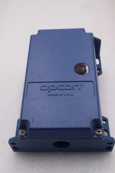 Cutler-Hammer 1320B-6501 104657 Photoelectric Sensor 102-132VAC #K-573A