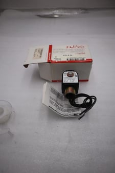 Genuine HONEYWELL Solenoid Valve 71235SN2GN00N0C111P3 NEW WITH BOX STOCK #G657A