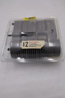 NEW IN BOX Honeywell CC-PAIX02/ 51405038-475 Analog Input Module STOCK G198A