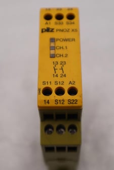 Pilz 774325 PNOZ-X5-24 SAFETY RELAY STOCK B-1578