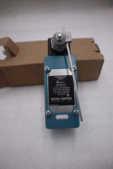Honeywell Limit Switch 151ML10 Side Rotary w/Rod NEW UNIT STOCK G15A