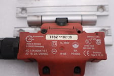 Schmersal TESZ1102/30 Hinged Safety Switch STOCK 5977
