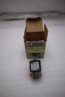 Parker 71216sn1gl00n0d100c2 24vdc psi 500 1/16 10watts stock h439a