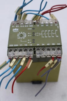 PILZ SAFETY RELAY 474790 PNOZ V 30S 24 V DC PNOZV30S24VDC STOCK K-3831