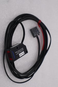 NEW OPEN BOX New Keyence LV-H100 Laser Sensor STOCK L-374-C