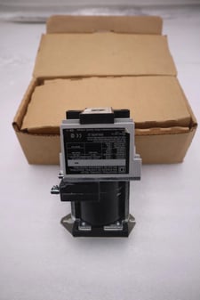 New open box square d 8501xdo40v62 ser. a 115/125vdc stock g354a