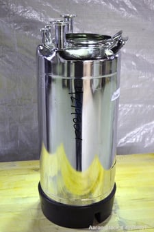 5 gallon Alloy Products, 316L Stainless Steel Pressure Tank, 135 PSI, Vertical, 9' diameter x 14" straight