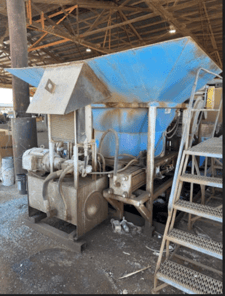 No. 1000-RST Ars, puck briquetter, 3.5" x 3.5"briquette size, 10" cylinder bore, 40 HP, 196 ton