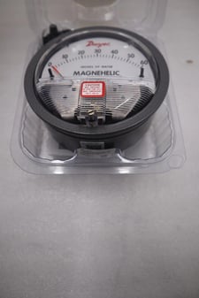 NEW OEPN BOX Dwyer Magnehelic Pressure Gauge 0-160 Inchs Of Water STK G181A