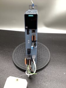 Siemens #6sl3210-5he10-8uf0 sinamics s210 servo drive 0.75kw 3ph 480v used