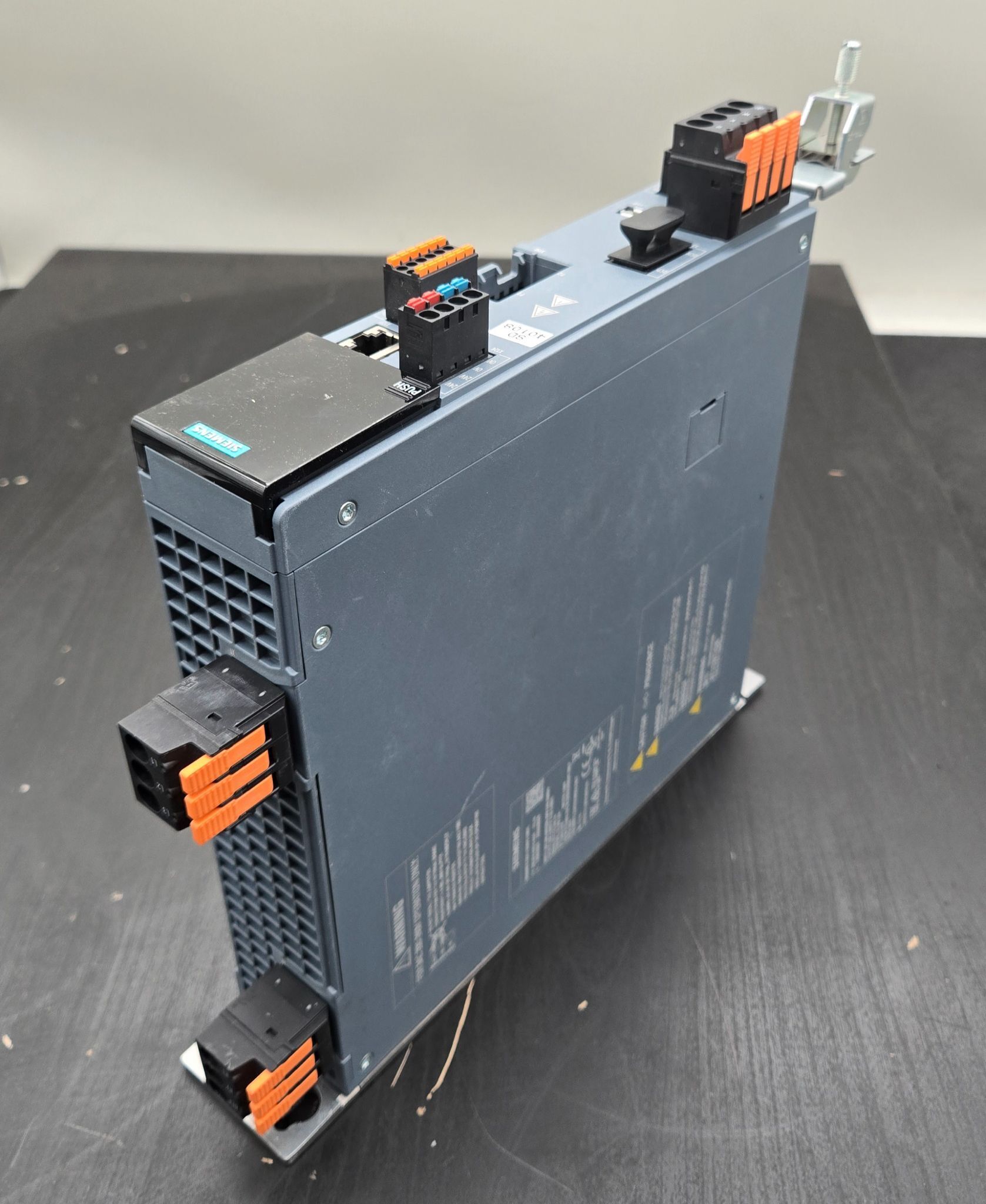 6SL3210-5HE11-0UF0 G120X 10HP 480V VFD Drive USED